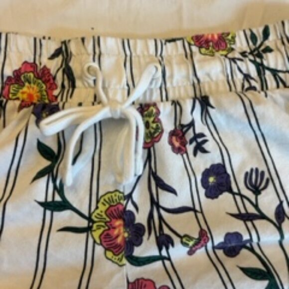 Women's Puma Floral Patterned Shorts Size Small - Picture 7 of 10